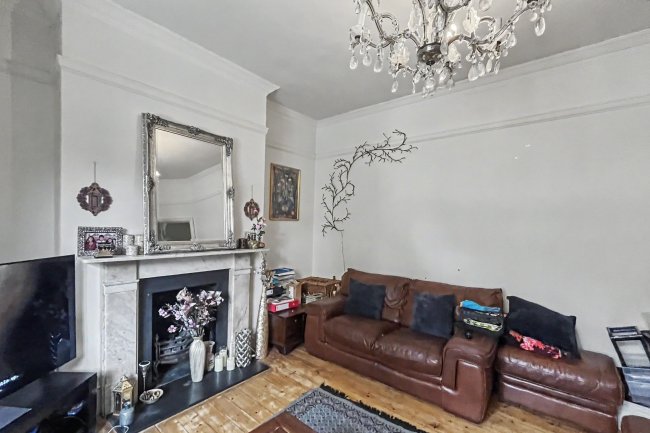 8 Clavering Avenue, Barnes, London, SW13 8DY 2