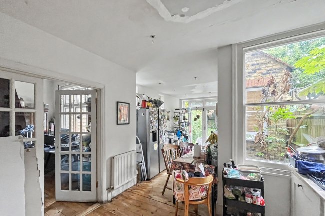 8 Clavering Avenue, Barnes, London, SW13 8DY 2