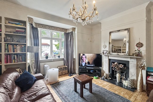 8 Clavering Avenue, Barnes, London, SW13 8DY 2