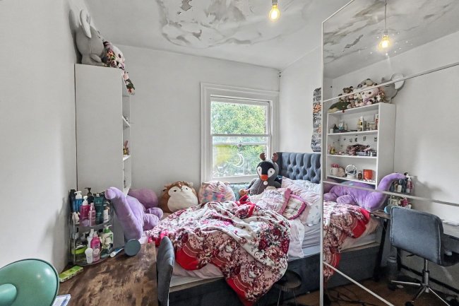 8 Clavering Avenue, Barnes, London, SW13 8DY 2