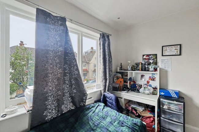 8 Clavering Avenue, Barnes, London, SW13 8DY 2