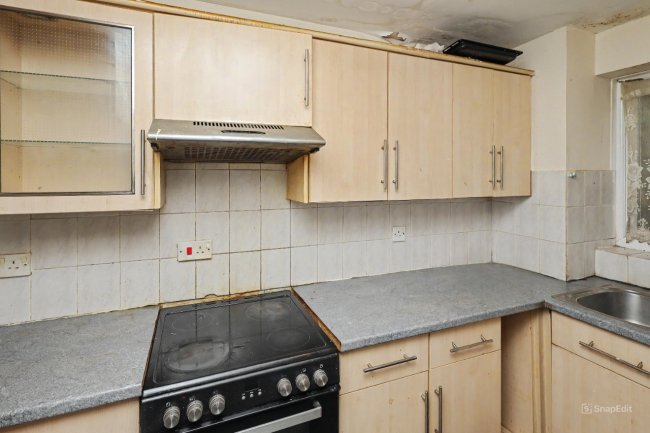 34 Fenman Gardens, Ilford, IG3 9QE 6