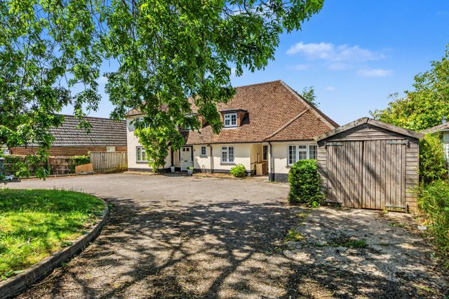8 Wolversdene Road, Andover, Hampshire, SP10 2AX 2