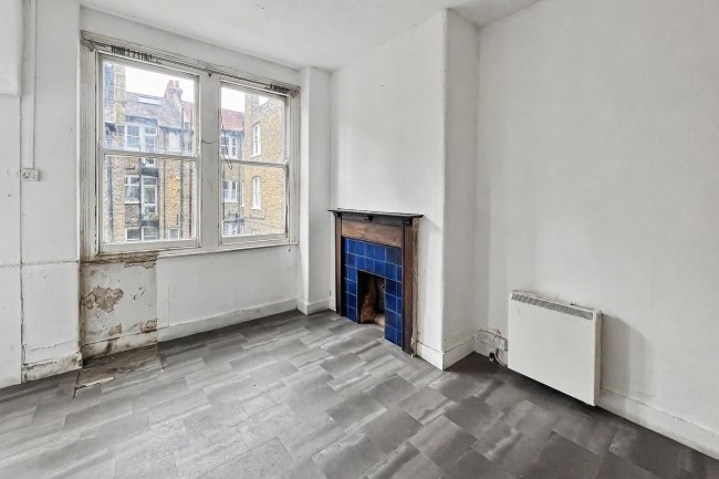 68 Albert Palace Mansions, Lurline Gardens, London, SW11 4DQ 3