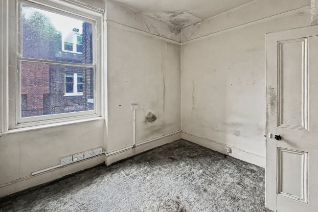 68 Albert Palace Mansions, Lurline Gardens, London, SW11 4DQ 3
