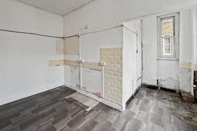 68 Albert Palace Mansions, Lurline Gardens, London, SW11 4DQ 3