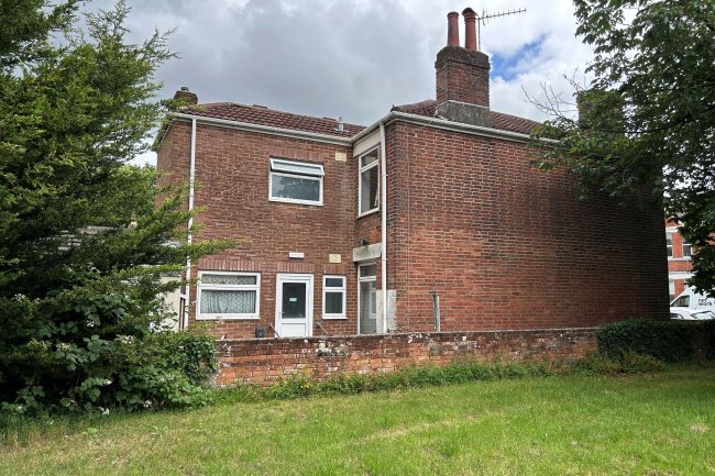 82 Church Street, Southampton SO15 5LU 2