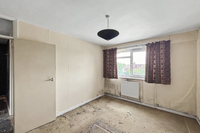 318 Grand Drive, Raynes Park, London, SW20 9NQ 7