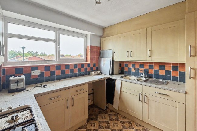 318 Grand Drive, Raynes Park, London, SW20 9NQ 7