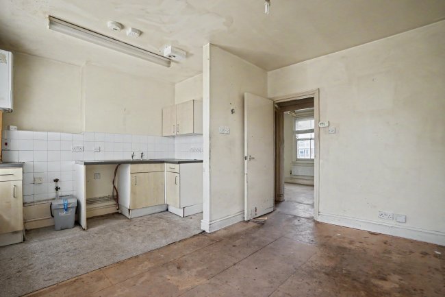 7b Nasmyth Street, Hammersmith, London W6 0HA 6