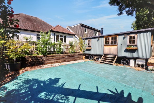 10 Brooklyn Avenue, Loughton, Essex IG10 1BL 8