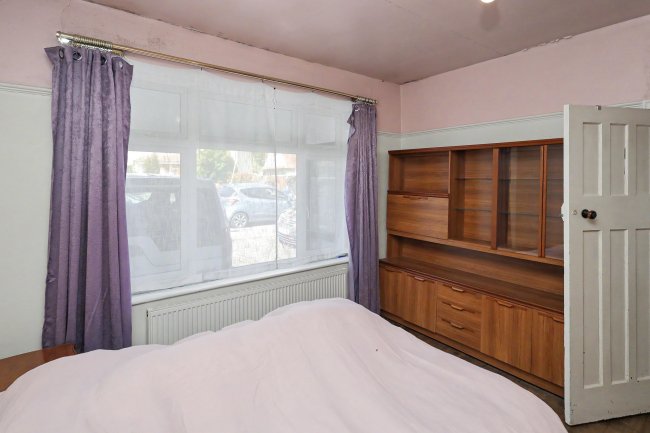 10 Brooklyn Avenue, Loughton, Essex IG10 1BL 8