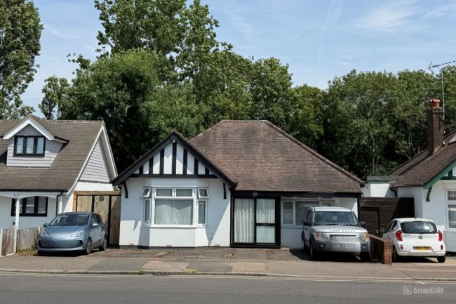 10 Brooklyn Avenue, Loughton, Essex IG10 1BL 8