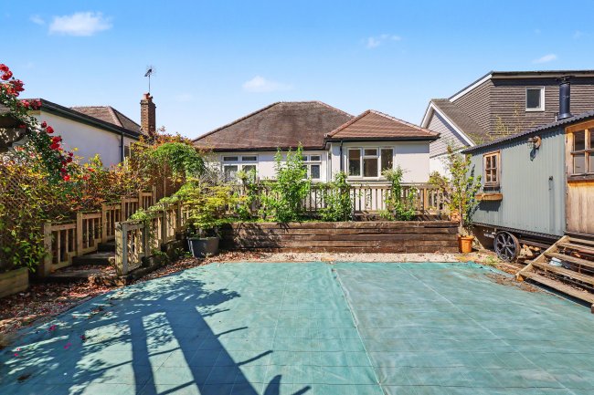 10 Brooklyn Avenue, Loughton, Essex IG10 1BL 8