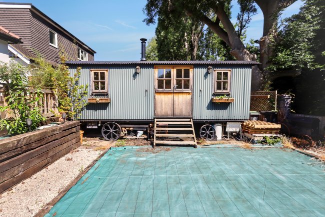 10 Brooklyn Avenue, Loughton, Essex IG10 1BL 8