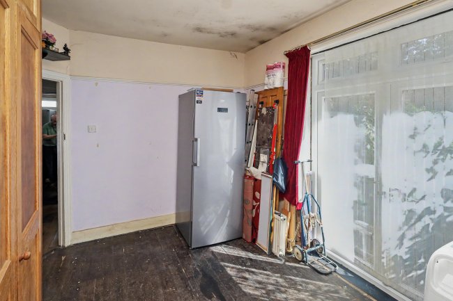 10 Brooklyn Avenue, Loughton, Essex IG10 1BL 8
