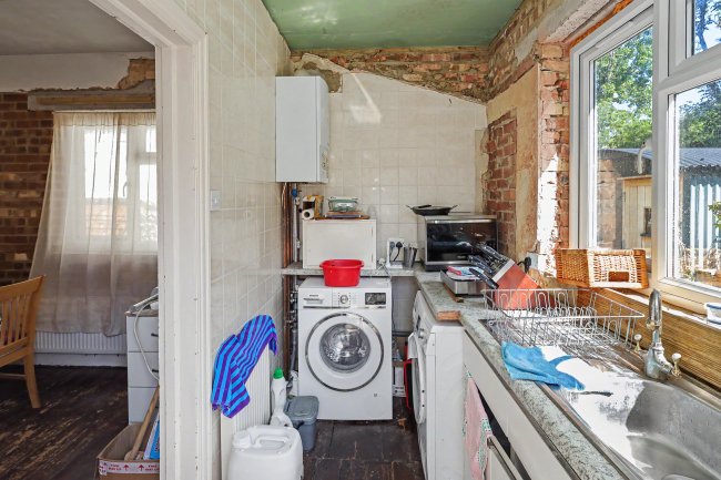 10 Brooklyn Avenue, Loughton, Essex IG10 1BL 8