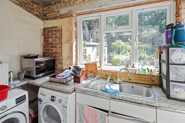 10 Brooklyn Avenue, Loughton, Essex IG10 1BL 8