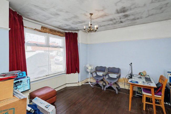 10 Brooklyn Avenue, Loughton, Essex IG10 1BL 8