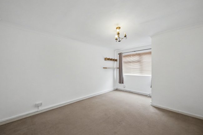 63 Longs Way, Wokingham, Berkshire RG40 1QW 9