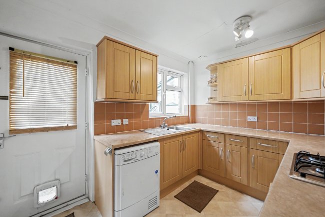 63 Longs Way, Wokingham, Berkshire RG40 1QW 9