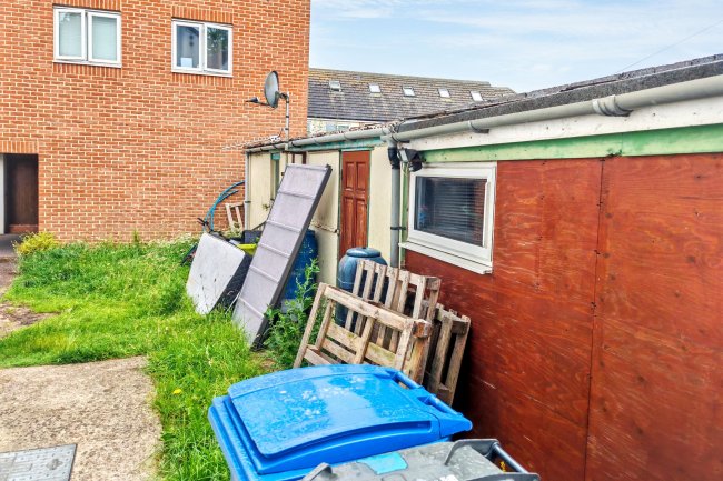 12 Reading Road South, Fleet, Hampshire, GU52 7QL 10