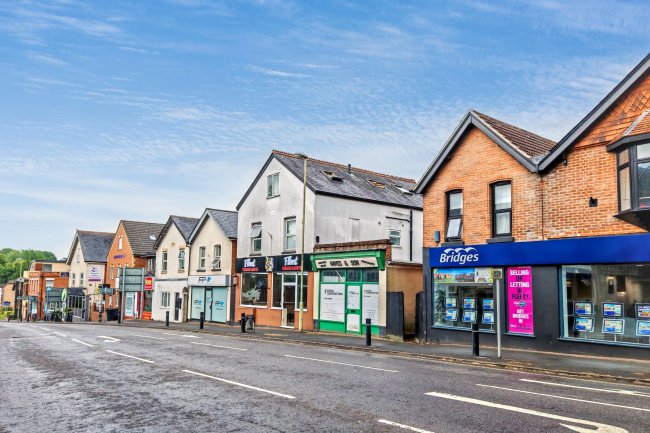 12 Reading Road South, Fleet, Hampshire, GU52 7QL 10