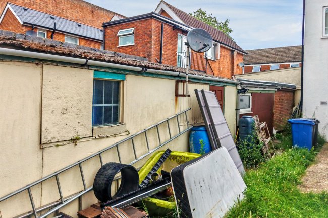 12 Reading Road South, Fleet, Hampshire, GU52 7QL 10