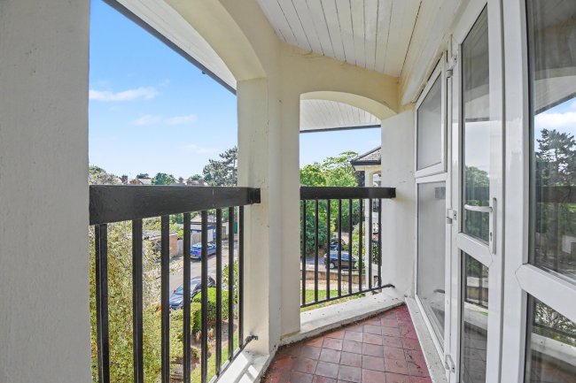 Flat 13, Caradon Court, 1A Ellesmere Road, Twickenham, TW1 2DN 4
