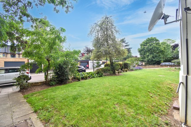 Flat 13, Caradon Court, 1A Ellesmere Road, Twickenham, TW1 2DN 4
