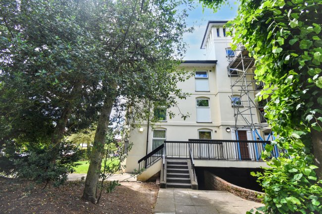 Flat 13, Caradon Court, 1A Ellesmere Road, Twickenham, TW1 2DN 4
