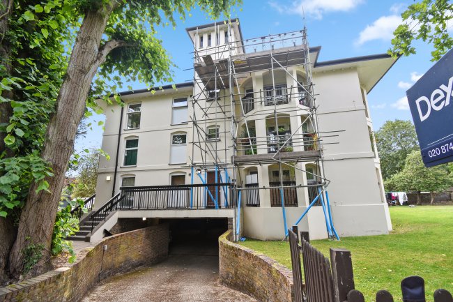 Flat 13, Caradon Court, 1A Ellesmere Road, Twickenham, TW1 2DN 4