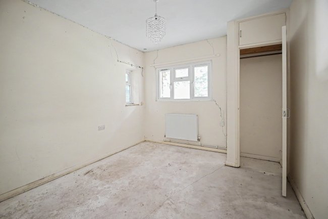 2 Gibbins Lane, Warfield, Bracknell, Berks, RG42 6AP 8