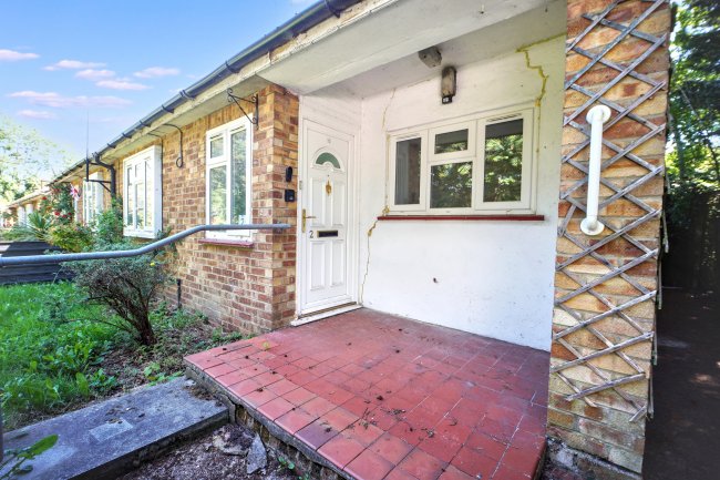 2 Gibbins Lane, Warfield, Bracknell, Berks, RG42 6AP 8