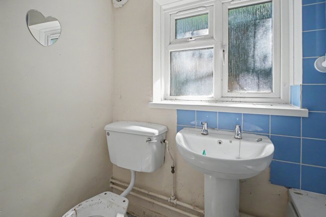 2 Gibbins Lane, Warfield, Bracknell, Berks, RG42 6AP 8