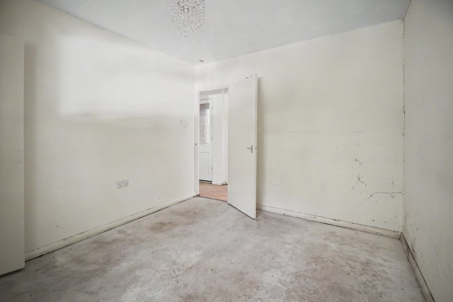 2 Gibbins Lane, Warfield, Bracknell, Berks, RG42 6AP 8