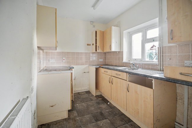 2 Gibbins Lane, Warfield, Bracknell, Berks, RG42 6AP 8