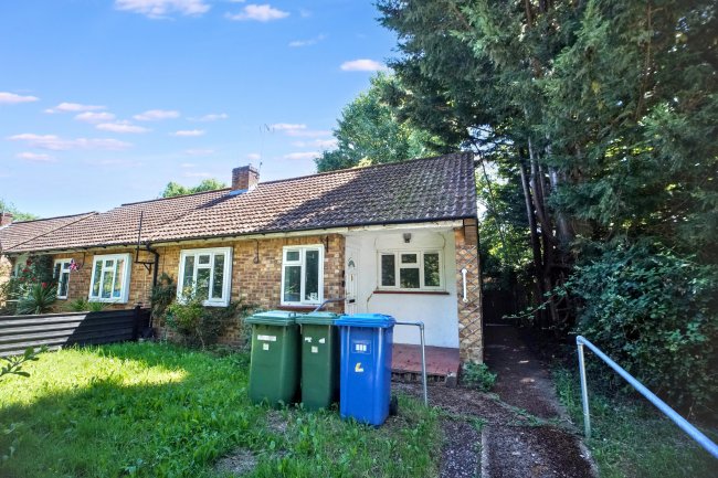 2 Gibbins Lane, Warfield, Bracknell, Berks, RG42 6AP 8