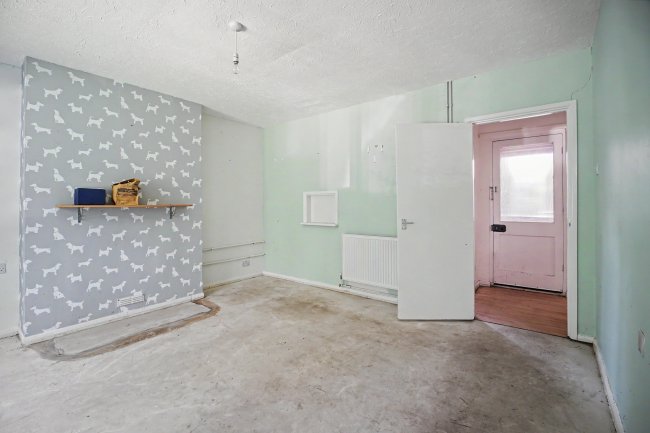 2 Gibbins Lane, Warfield, Bracknell, Berks, RG42 6AP 8