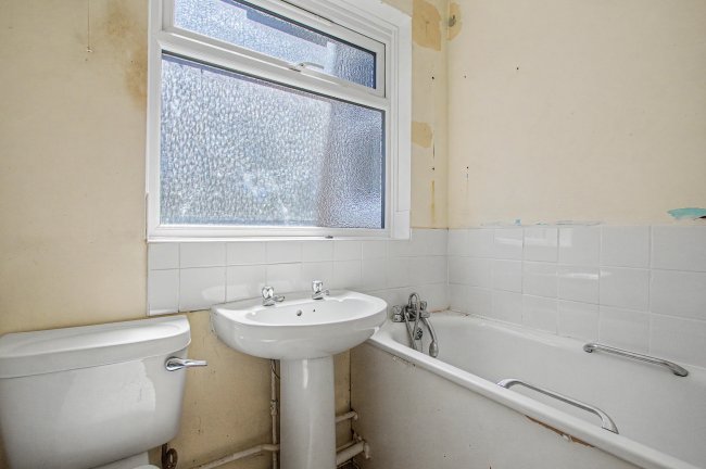 Flat B, 28 Bolton Road, Stratford, London, E15 4JY 6