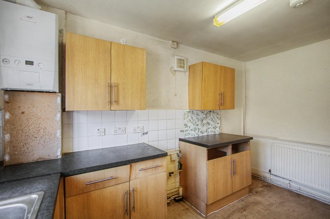 Flat B, 28 Bolton Road, Stratford, London, E15 4JY 6