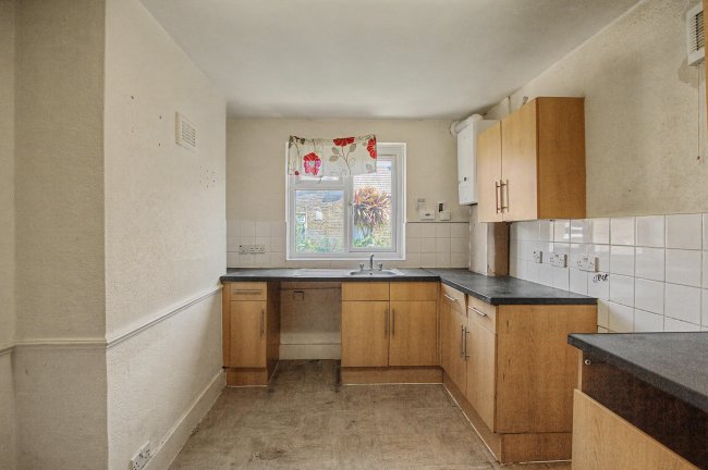 Flat B, 28 Bolton Road, Stratford, London, E15 4JY 6