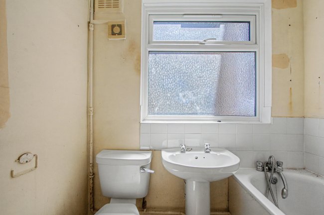 Flat B, 28 Bolton Road, Stratford, London, E15 4JY 6
