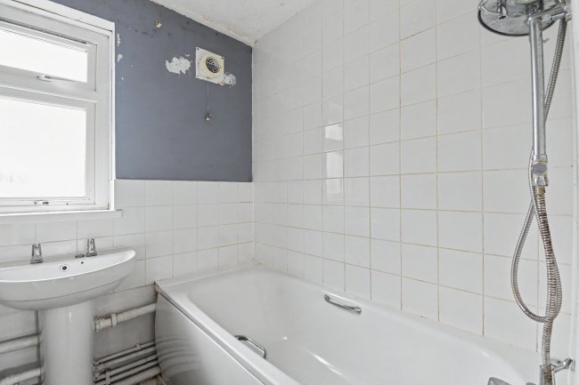 Flat 9 Boulters House, Uffington Drive, Bracknell, Berks, RG12 9JY 2