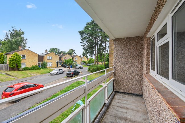 Flat 9 Boulters House, Uffington Drive, Bracknell, Berks, RG12 9JY 2