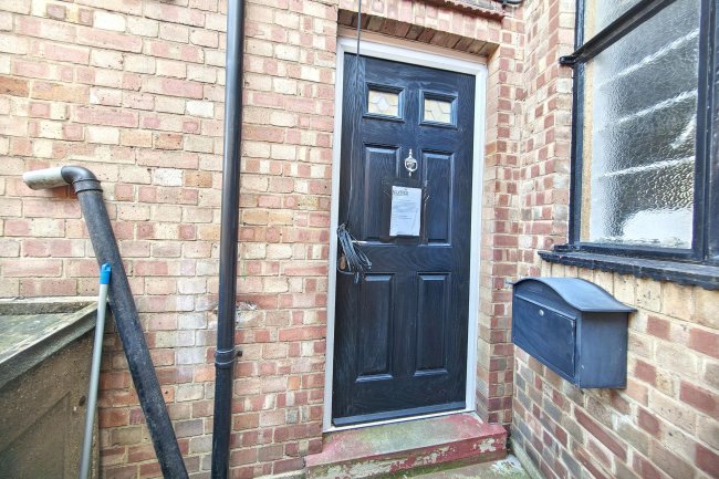 26a Crown Lane, Morden, Surrey SM4 5BL 3