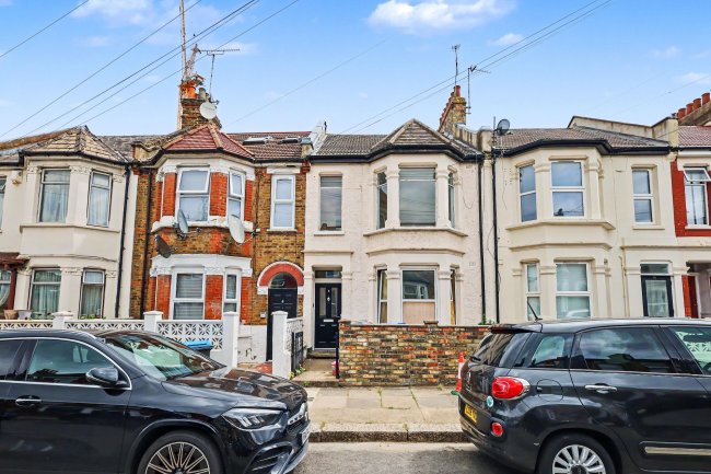 8b Beaconsfield Road, Willesden, London NW10 2JG 1