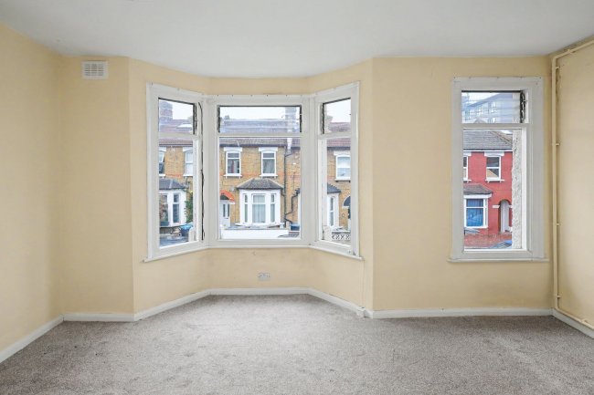 8b Beaconsfield Road, Willesden, London NW10 2JG 1