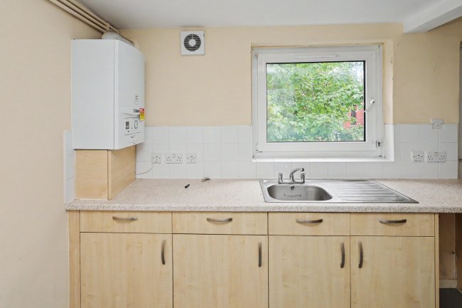 8b Beaconsfield Road, Willesden, London NW10 2JG 1
