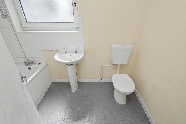 8b Beaconsfield Road, Willesden, London NW10 2JG 1